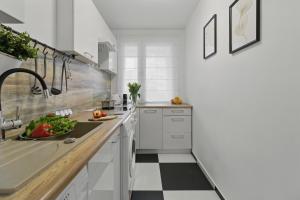Riverside Retreat by Vistula 2BR & separate living room & balcony in the Center
