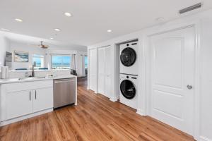 Luxury Spacious Penthouse Beach View Treasure Island Pool HotTub