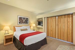 Palisades Tahoe Lodge Rentals Studio #250