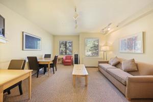 Palisades Tahoe Lodge Rentals Studio #250