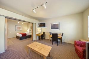 Palisades Tahoe Lodge Rentals Studio #250