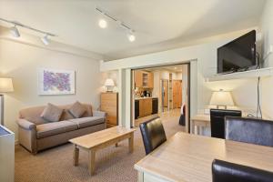 Palisades Tahoe Lodge Rentals Studio #250