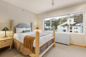 Palisades Tahoe Lodge Rentals Studio #256