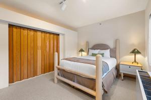 Palisades Tahoe Lodge Rentals Studio #256