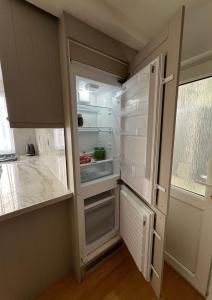 Modern Studio in Greenford, Free WiFi, Parking & Streaming Services