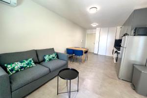 Golfe-Juan 2 People Facing the Old Port