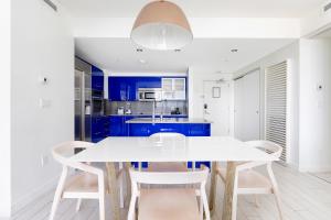 W Residences 2 Bed Unit - Beachfront and Luxe Stay