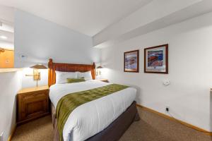 Palisades Tahoe Lodge Rentals Studio #111