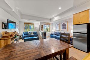 Palisades Tahoe Lodge Rentals Studio #110