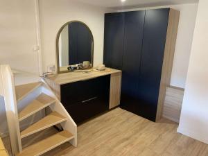 Duplex sur le port du Brusc, Plage, Embarcadère, Commerces à pieds