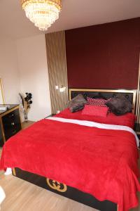 Appartements Appartement Luxe Floral Stay 15 Min To CDG And Paris : photos des chambres