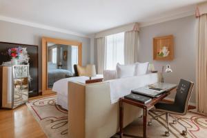 Deluxe Collection Room room in Hôtel Le Royal Monceau Raffles Paris