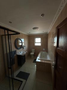 Luxurious 4 bedroom Family Home