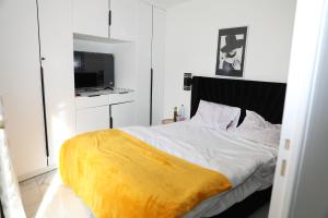 Appartement Luxe Floral Stay 15 Min To CDG And Paris