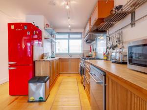 3-Bedroom Duplex w Private Patio in Shoreditch Pass the Keys