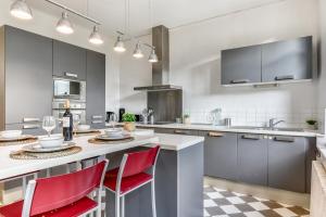 Villas Big House - Parking Privee - Piscine - Wifi - tout equipee : photos des chambres