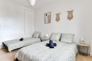 Villas Big House - Parking Privee - Piscine - Wifi - tout equipee : photos des chambres