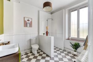 Villas Big House - Parking Privee - Piscine - Wifi - tout equipee : photos des chambres