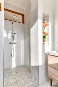 Villas Big House - Parking Privee - Piscine - Wifi - tout equipee : photos des chambres