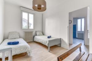 Villas Big House - Parking Privee - Piscine - Wifi - tout equipee : photos des chambres