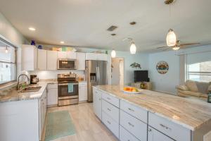 2 Mi to Beach Canal-Front Home in Cape Coral!