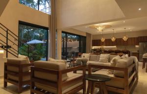 Casa LAAK, luxury villa, 5 br, 7 bt, heated pool