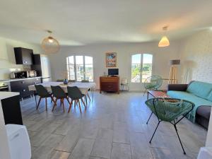 Appartements Goodlife - a 5 min a pieds de la mer avec balcon & parking - By AURAconciergerie : photos des chambres