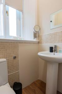 2 BDR Flat At Caledonia Luxe Stays Short Lets & Serviced Accommodation Shotts