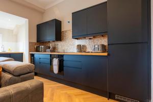 2 BDR Flat At Caledonia Luxe Stays Short Lets & Serviced Accommodation Shotts