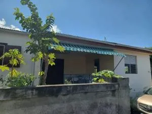 Maison confortable à Baillif avec jardin privé - باس تير