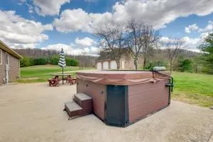 Game Room and On-Site Pond Laurelville Retreat! - 奇利科西