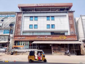 Hotel Delphi Grand Hyderabad - Hi-Tech City, Perfect for Business & Comfort