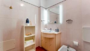 Summer Getaway 1BR Flat Armação Pêra by LovelyStay