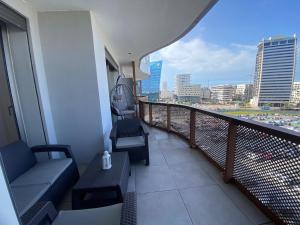 Central Luxury Apartment with Fast Fiber WiFi, Panoramic Balcony & Free Parking in Casablanca CFC Casa Finnance City