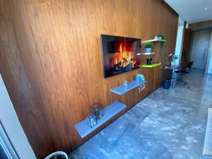 Central Luxury Apartment with Fast Fiber WiFi, Panoramic Balcony & Free Parking in Casablanca CFC Casa Finnance City