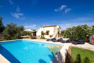 Beautiful country house in Port Pollensa by Renthousing