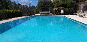 Maisons de vacances Magnifique logement independant dans villa avec piscine : photos des chambres