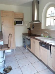 Maisons de vacances Magnifique logement independant dans villa avec piscine : photos des chambres