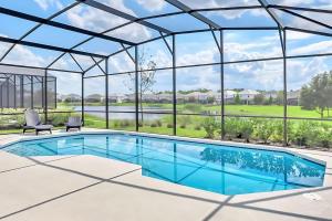 Family Home with Cinema Pool and BBQ Near Disney