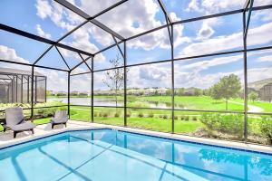 Family Home with Cinema Pool and BBQ Near Disney