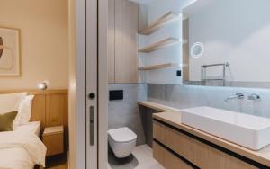 Large and Calm 2BR Apt with AC & Patio