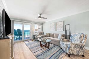 Holiday Surf and Racquet Unit 723