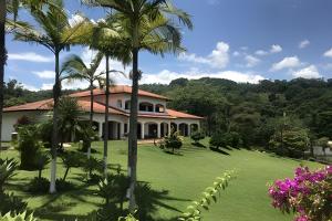 Espaço Eslovaquia - Casarão com Piscina, Paz e Conexão com a Natureza