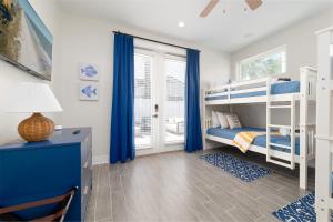 Be a Nomad - Newly renovated 4 blocks to beach