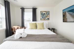 Be a Nomad - Charming bch cottage - 3 blks to bch