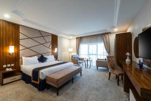 The Palaces Hotel Suites - Wadeen