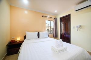 Rainbow Airport Hotel - Free Airport Pick Up And Off