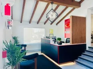 Econo Lodge - Waterloo