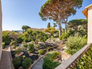 Studio Les Jardins dYs-10 by Interhome