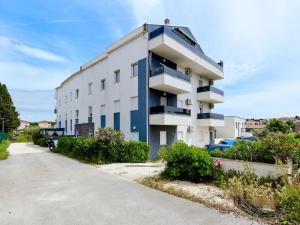 Apartment Lori by Interhome